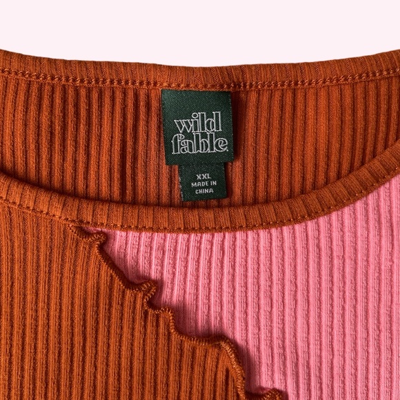 Cropped Short Sleeved Shirt - Picture 2 of 4